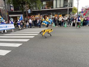 博多どんたく2025４つ足ロボット